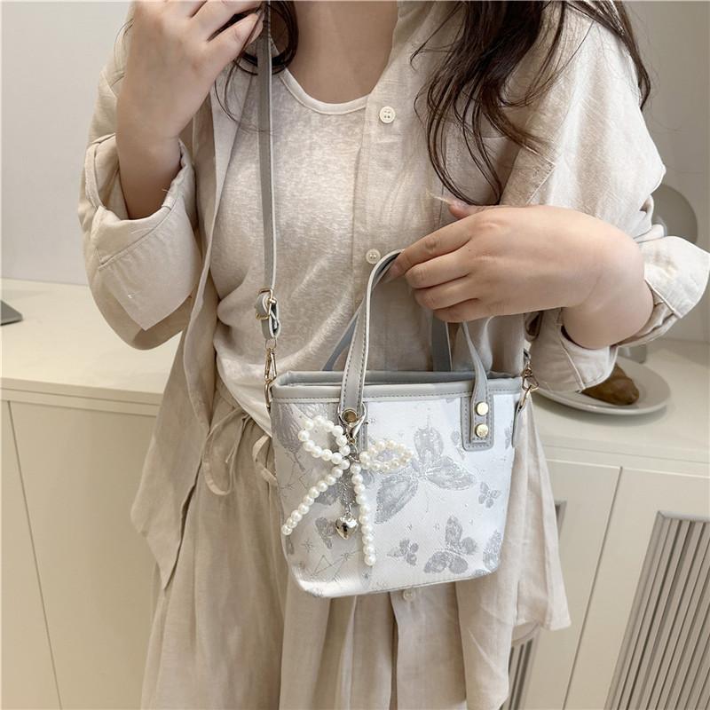 Элегантная женская повседневная сумка через плечо с узором «Бабочка» и цветовым блоком, с подвеской, для ежедневного использования