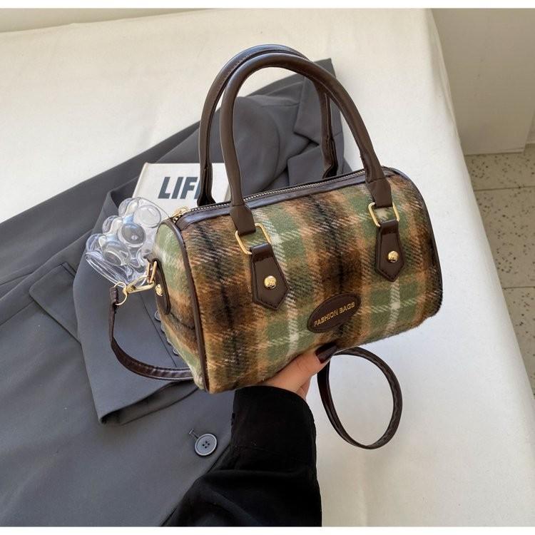 Stylish Large Capacity Plaid Shoulder Tote Bag For Women With Vintage Charm In Green
