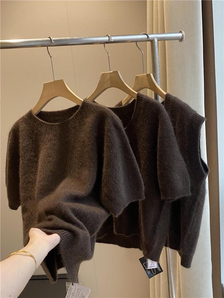 2025 Spring Elegant Women's U-neck Short-Sleeve Wool Knit Sweater - Soft, Loose, Slimming & Versatile Fashion Staple