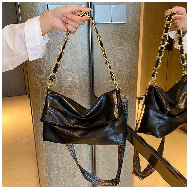 IELGY Women's Large-capacity Chain Mail Carrier Armpit Bag, Retro Soft Leather Shoulder Messenger Bag