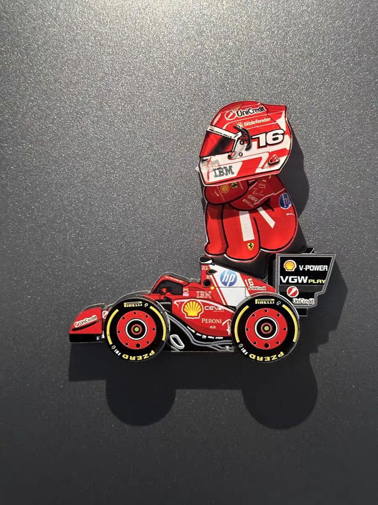 Модный Q-версия для Ferrari Leclerc 16/44 Логотип-магнит на холодильник 2025 Новый F1 Суперкар Магнитная наклейка для гонок Креативное украшение