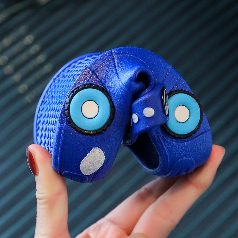 Детские туфли с мягкой подошвой и отверстиями, милые сандалии с героями мультфильмов, стильные летние тапочки