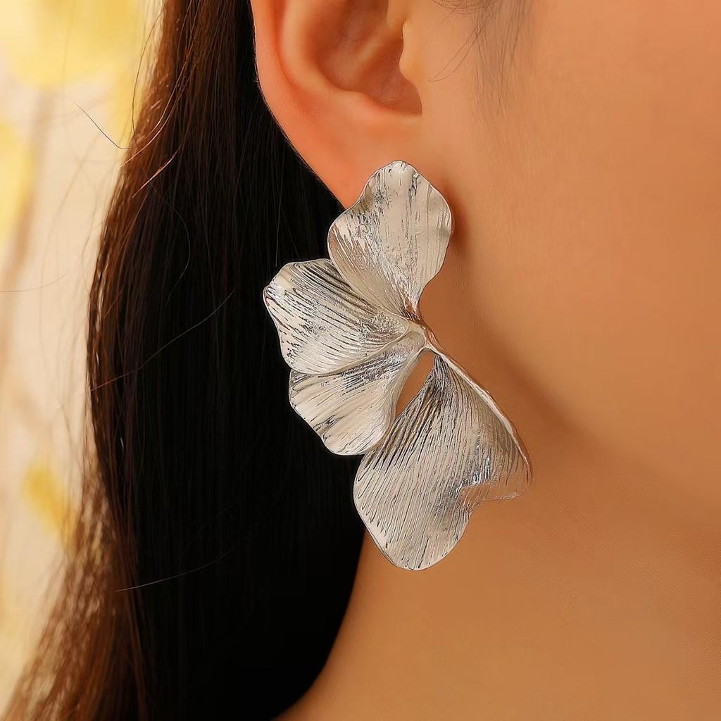 Европейские и американские серьги из сплава в стиле холодного ветра, женские ретро серьги в виде листьев, трансграничная бижутерия, модные серьги женские