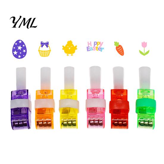 Childrens Party Gift Sets Christmas Finger Projector Light, Mini Patterns LED Toy for Kids, Interactive Play Toys Light Up Ring Projection Xmas