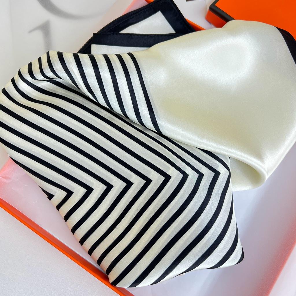 [Niche] Nordic Style Simple Temperament Small Square Scarf, Spring And Autumn Ins Small Silk Scarf, Professional Small Scarf