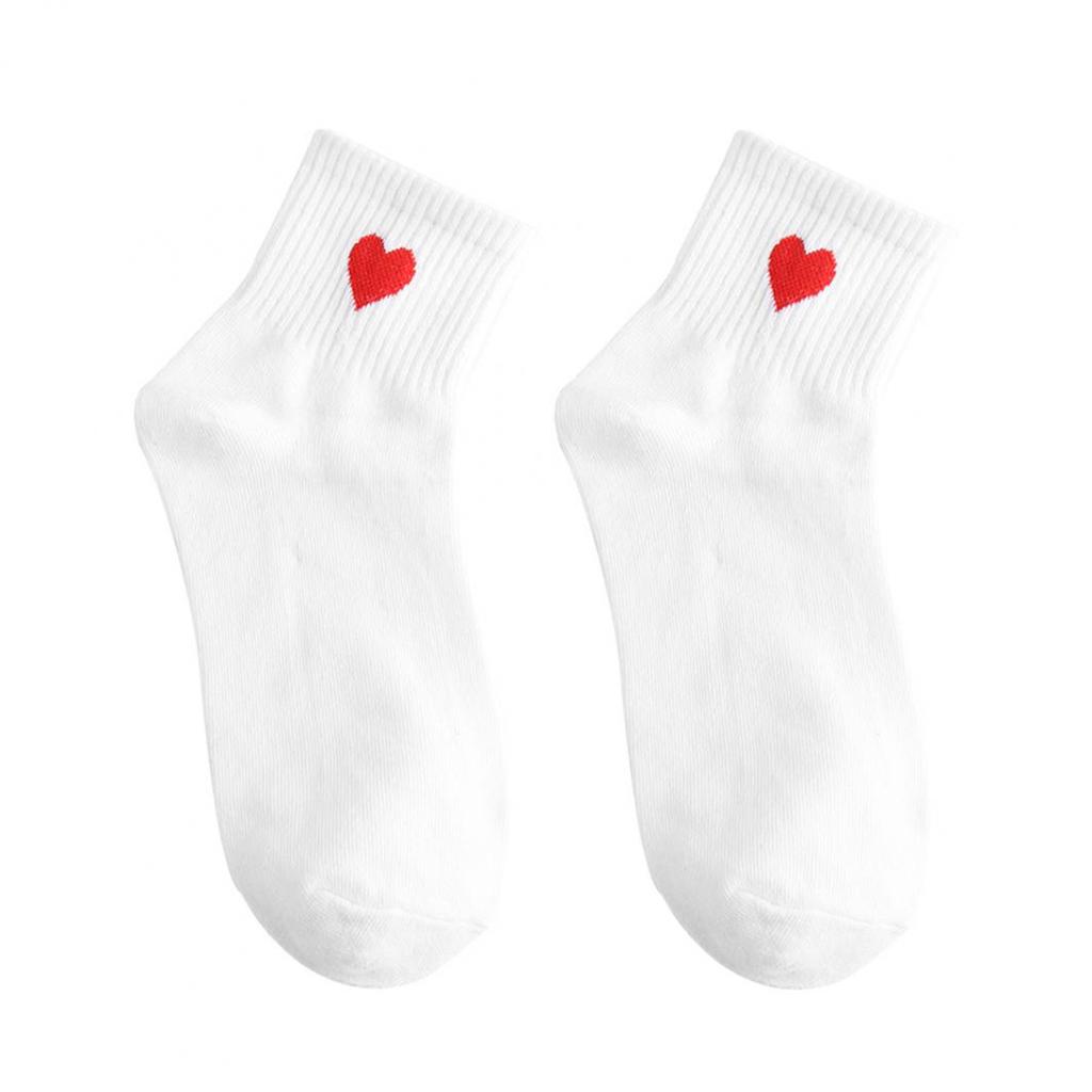 Женские короткие носки с сердечками по бокам