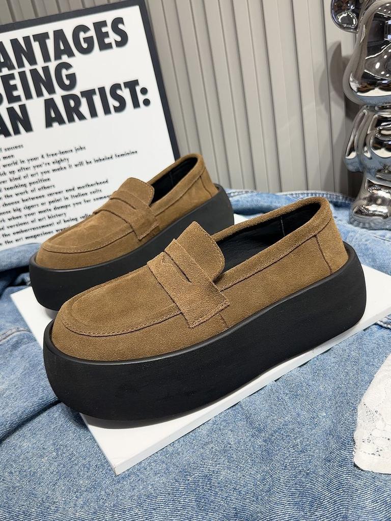 Популярные лоферы 2025 новые повседневные туфли удобные и модные универсальные и стройнящие ультралегкие на толстой подошве женские универсальные трендовые туфли женщины