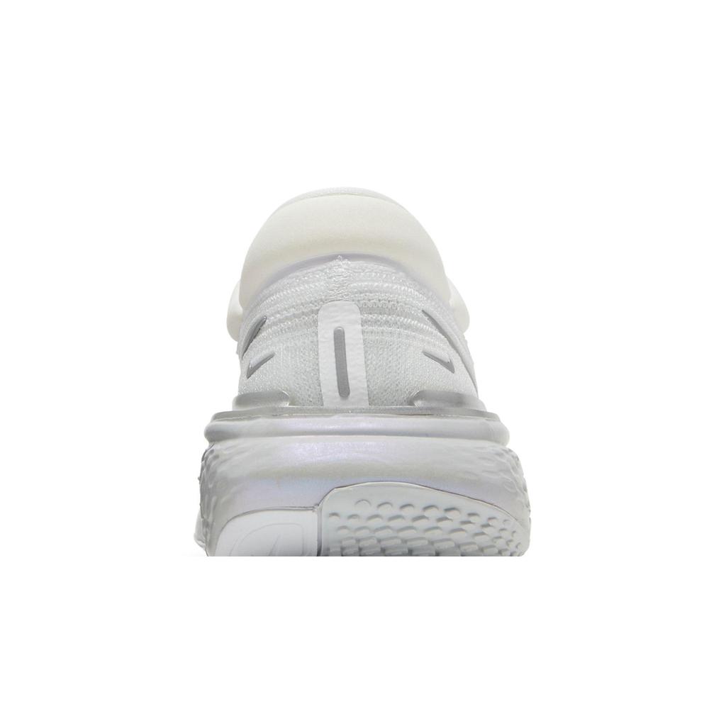 Nike Womens ZoomX Invincible Run Flyknit 'White Metallic Silver' (women's sizes) White / Pure Platinum / Metallic Silver Running Shoes