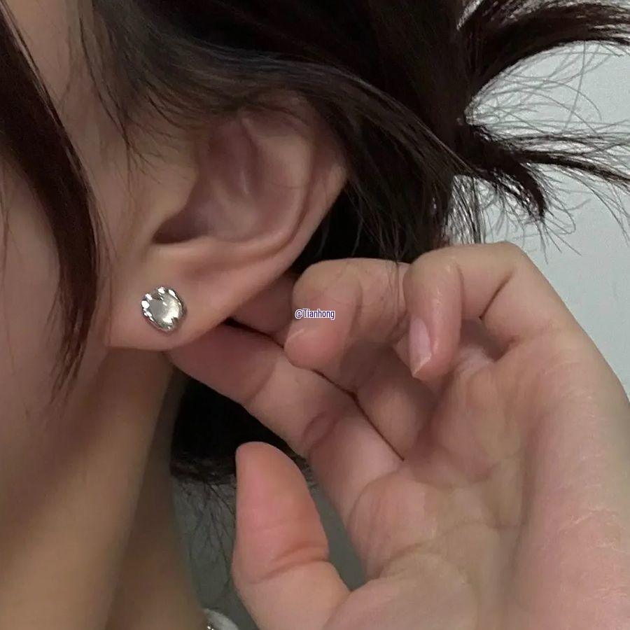 Нишевые серьги в отстраненном стиле: Серебро 925 пробы с фееричной элегантностью, минималистичный дизайн в национальном стиле.