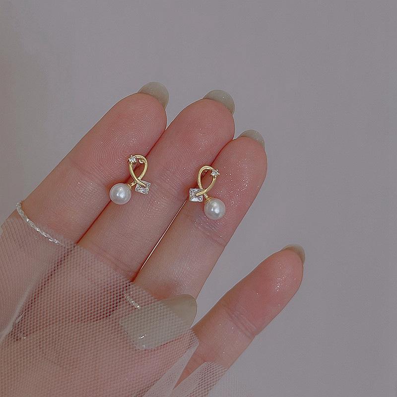 Small Cross Pearl Stud Earrings Sleep Free Feeling Light Luxury Geometric Earrings Women's Summer New Products