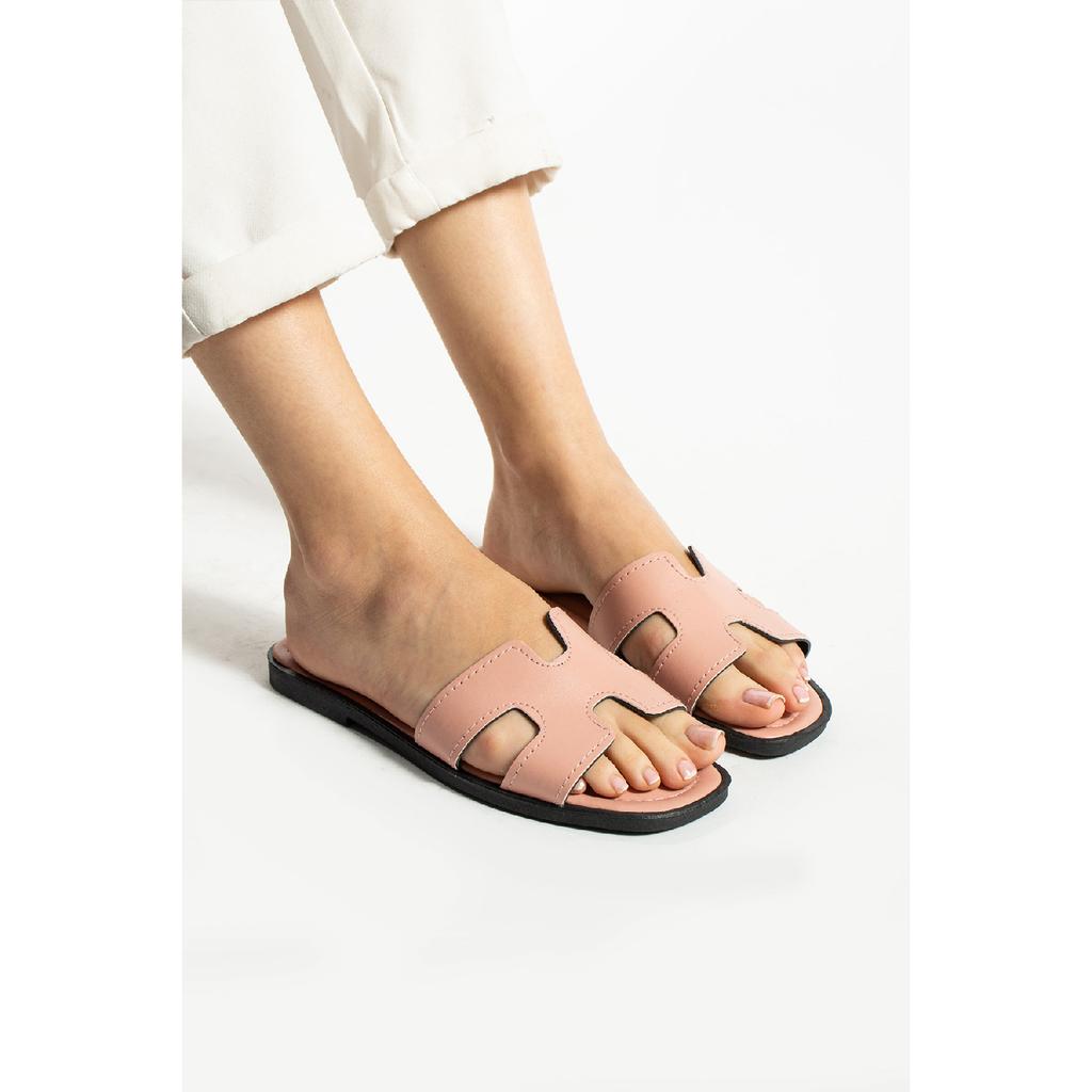 Желто-коричневые женские тапочки с открытой передней и боковой частью. Уличные и домашние тапочки.