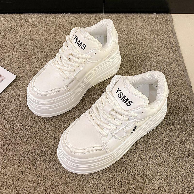 Европейские 2024 осень новые маленькие белые туфли женские платформа модные универсальные маффины повседневные увеличивающие рост круглый носок одинарные туфли кеды