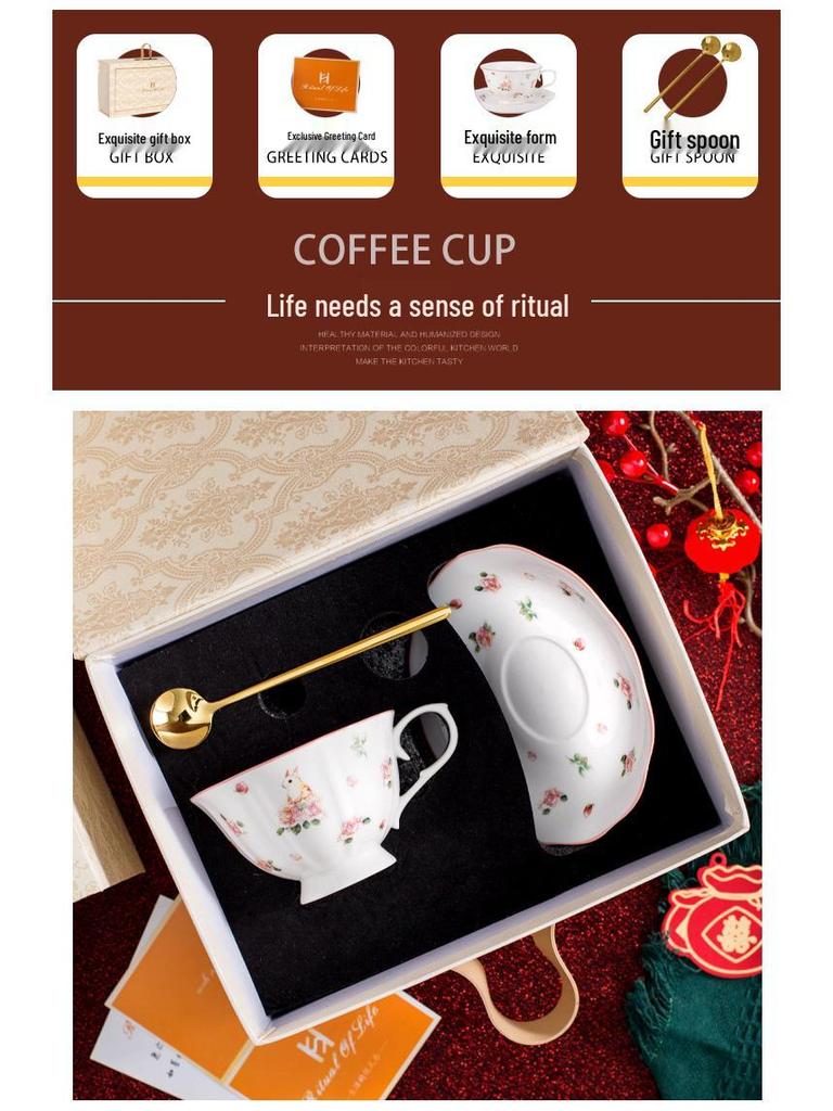 Кофейная чашка Алиса: Женский подарок на Новый год, День рождения, Свадьбу, Новоселье или для послеполуденного чая