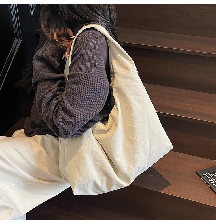 2025 Wasteland Style Lazy Style Campus One-shoulder Armpit Bag Versatile Commuting Fashion Simple Large-capacity Cloth Bag Women's Bag