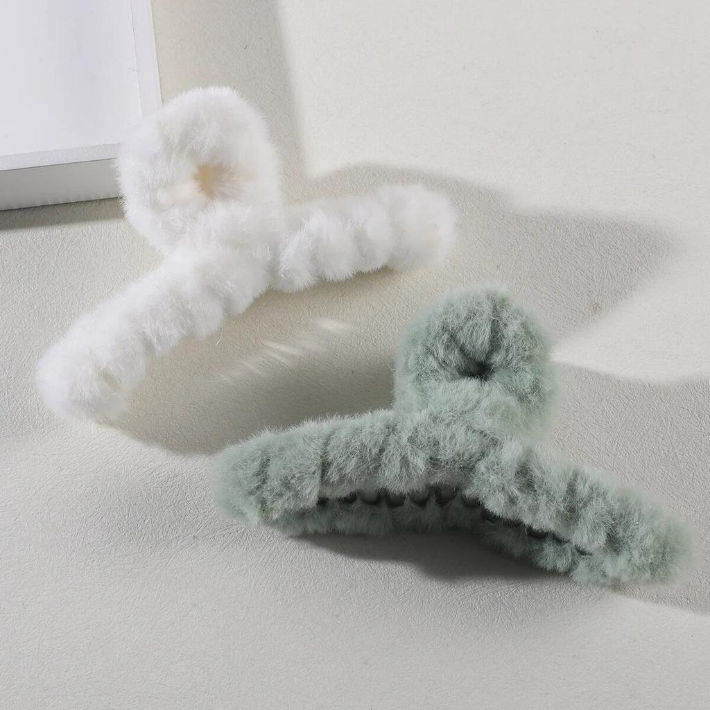 2/4Pcs Plush Hair Claw for Women Elegant Acrylic Hairpins Faux Fur Hair Clip Girls Barrette Headwear Winter Hair Accessories