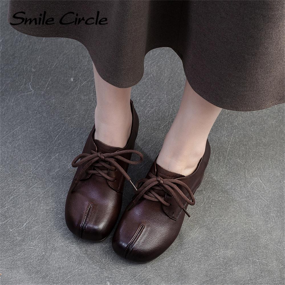 Женская обувь из натуральной кожи со шнуровкой и круглым носком на высоком каблуке. Удобная модная повседневная обувь.