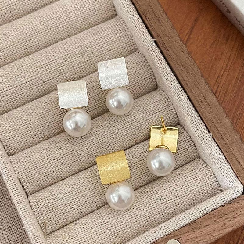 Founded Pearl Earrings French Retro Earrings Autumn and Winter New Versatile Tide