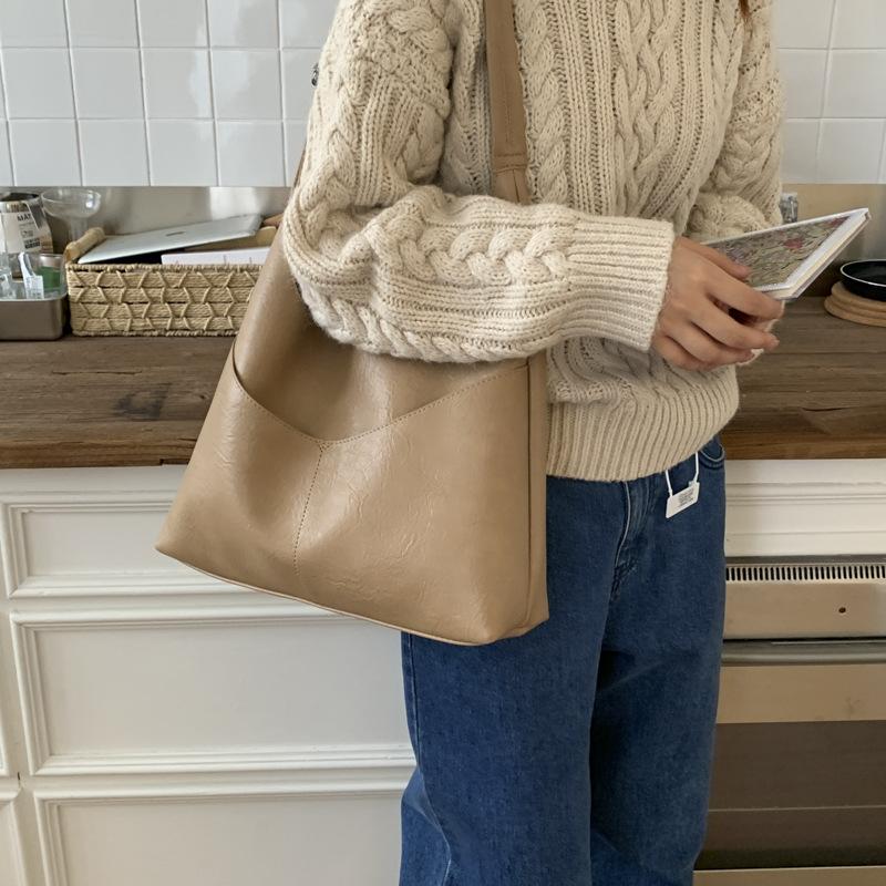 Large Capacity Tote Bag Women's 2025 New Commuter Women's Bag High-end Retro Shoulder Bag Crossbody Bucket Bag