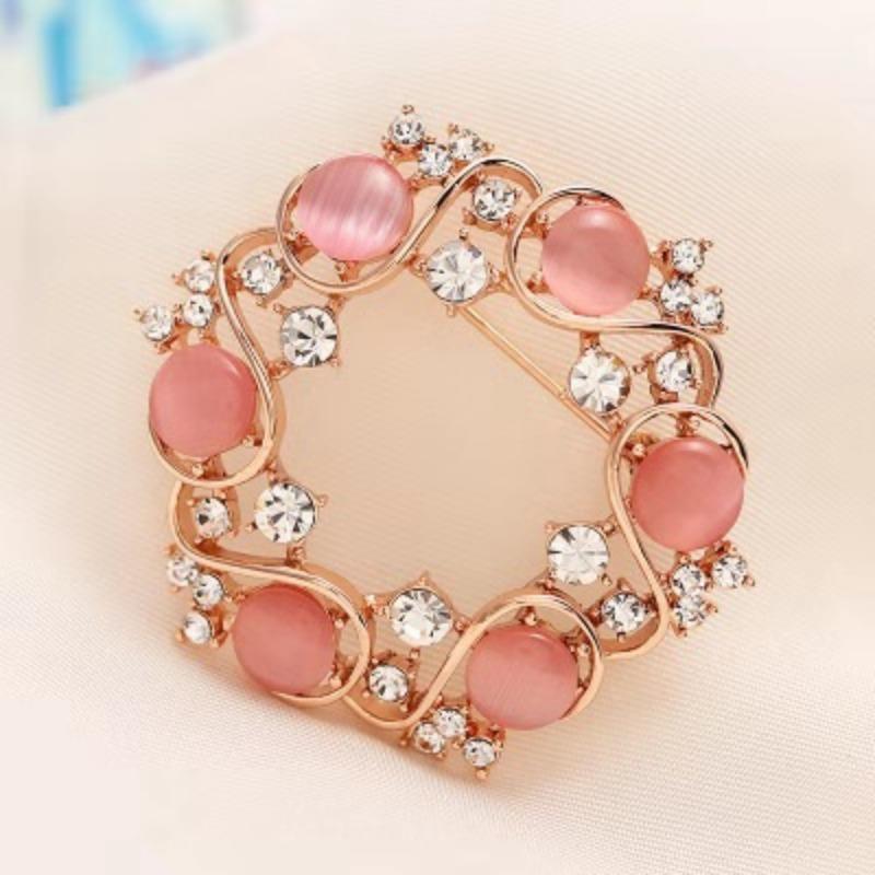 Brooch High-End Sense Niche High-End Women'S Silk Scarf Buckle Alloy Corsage Small Fragrant Wind Pearl Rhinestone High-End