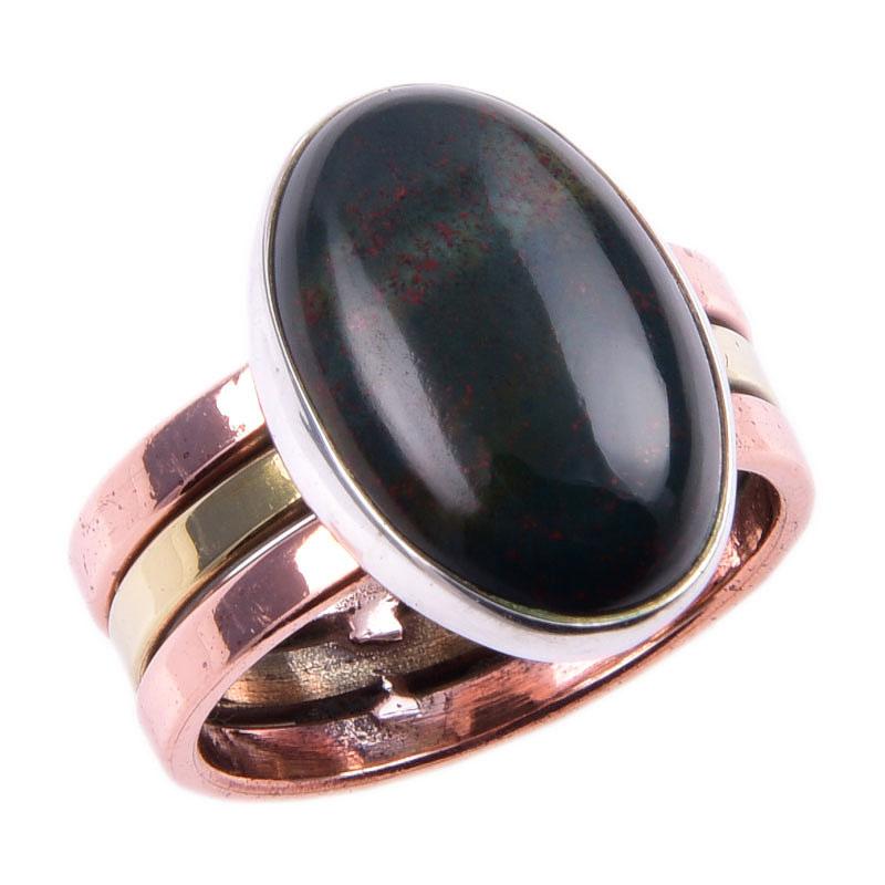 Кольцо из двухцветного серебра 925 пробы с натуральным кровавым камнем S.6 I3P65