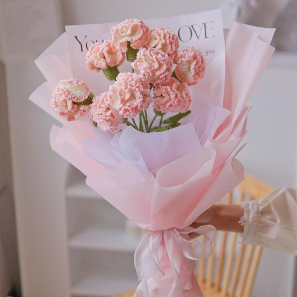 Букет ручной вязки на День матери. Самодельные искусственные цветы. Разноцветный свадебный букет.