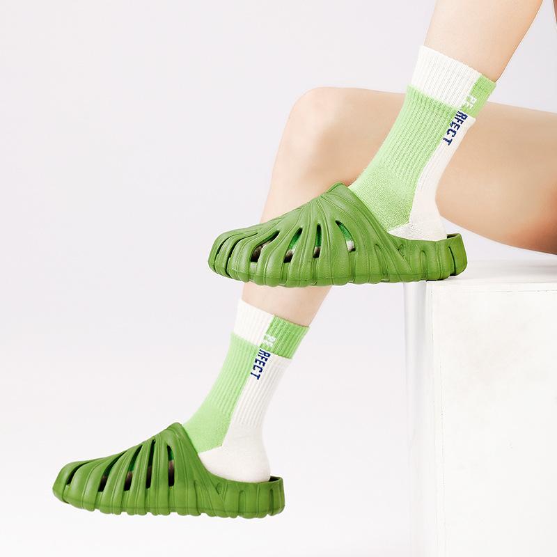 2024 Дизайнерские тапочки-листья для мужчин и женщин, летние полые тапочки, мужские домашние банные тапочки, мужские шлепанцы из ЭВА, мюли, сабо, садовая обувь