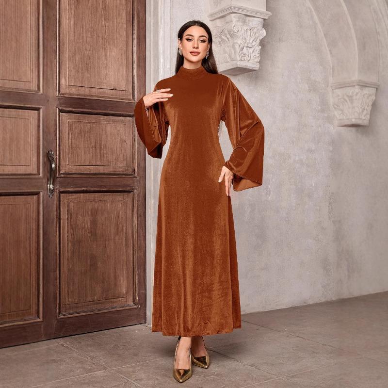 Женское весеннее бархатное платье с рукавами-трубами и поясом-молнией