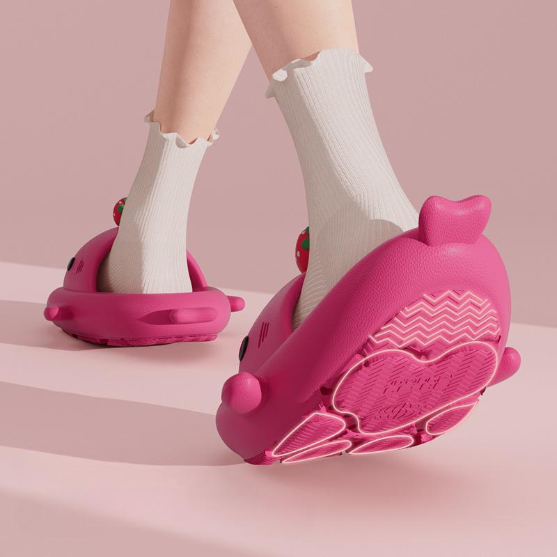 Мода 2025 Новые тапочки-акулы Женские Мужские Летняя обувь Милые DIY Клубничные Домашние Уличные Сандалии Девочки Мальчики Пляжные Шлепанцы для Душа