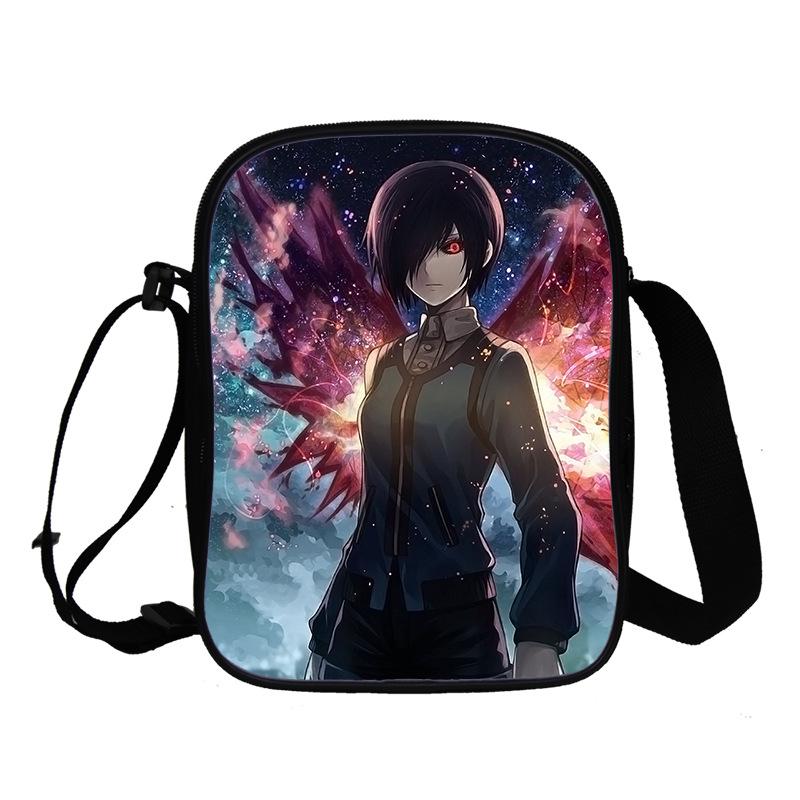 Сумка-мессенджер для подростков Tokyo Ghoul, выполненная методом 3D-печати в полноцветном режиме, с двумя плечевыми лямками.