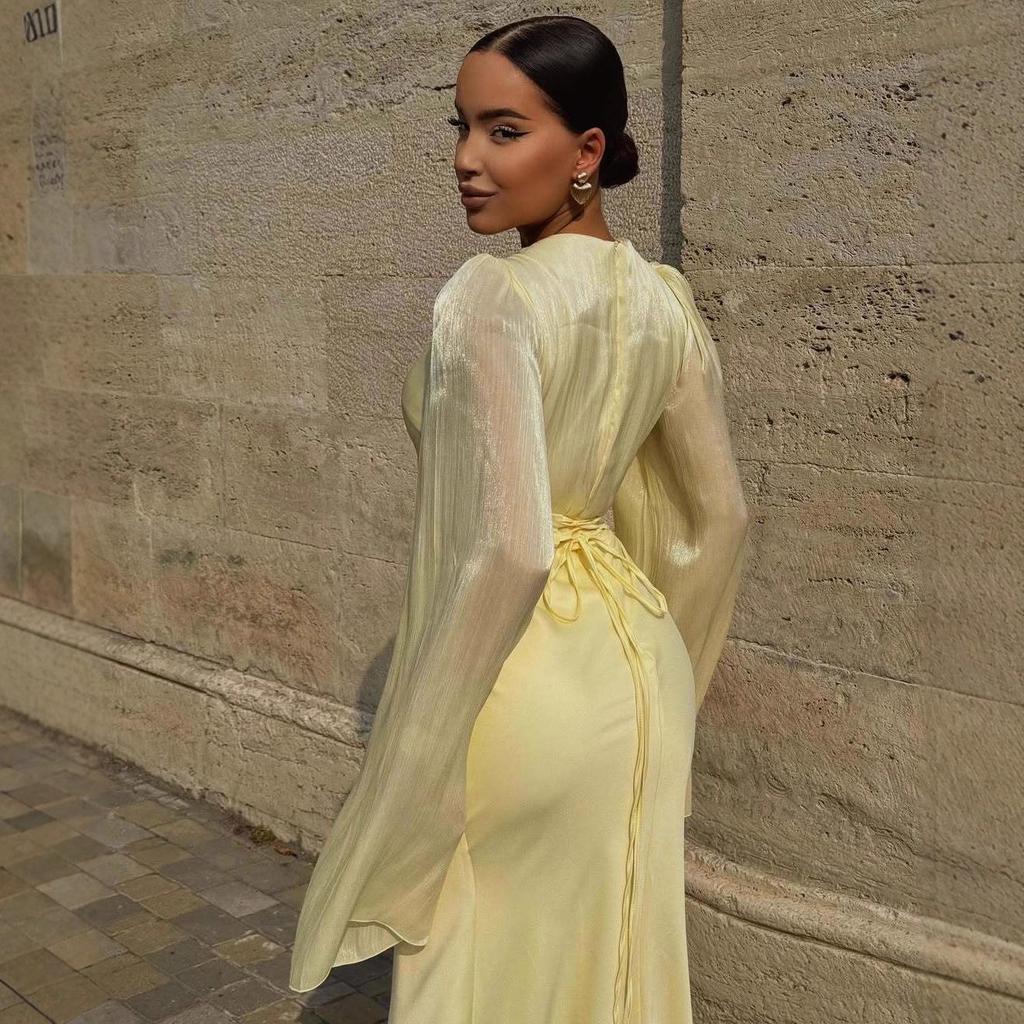 Элегантное атласное платье облегающего силуэта с разрезом - Длинный рукав, блестящее и облегающее бедра для осени/зимы