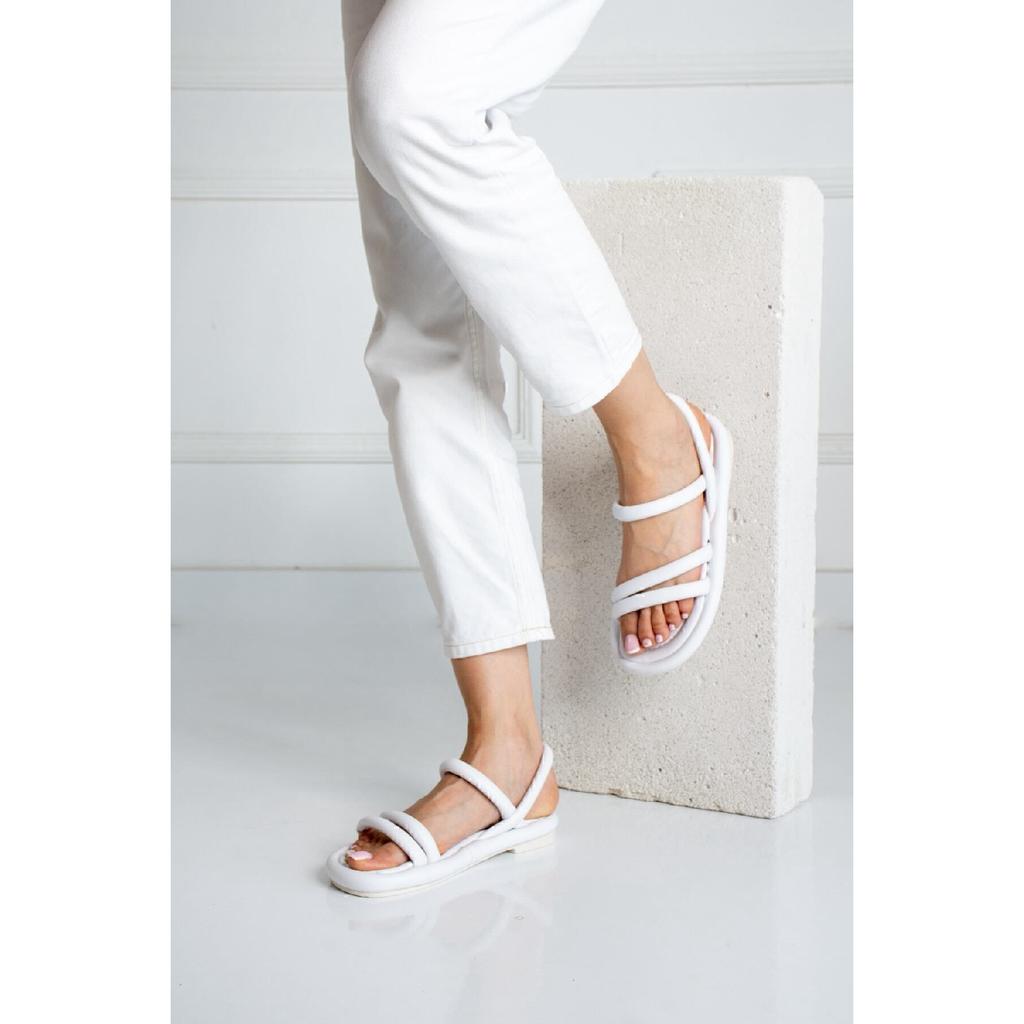 Белые женские сандалии с ремешками