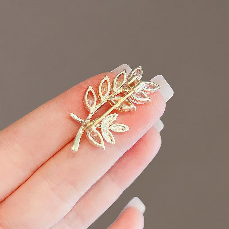 Luxury Heart Brooches For Women Lapel Pin Clothes Badges Corsage Jewelry Gift