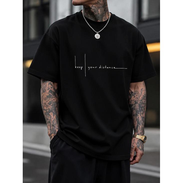 Men's Oversized Black T-Shirt With Minimalist Keep Your Distance Letter Print, Short Sleeve Crewneck Tee For Streetwear And Casual Daily Outfits