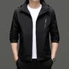 Мужская ветровка с капюшоном Hengyuanxiang: Повседневная куртка на весну/осень для молодых и среднего возраста, свободного кроя, для занятий спортом на открытом воздухе и альпинизма.