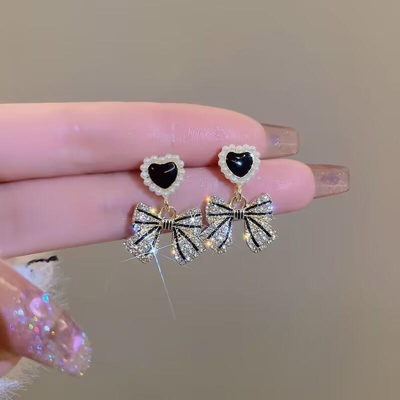 Серьги-гвоздики с бантиками Love Pearl, высококачественные серьги 2024 года, новые модные серьги с нишевым дизайном