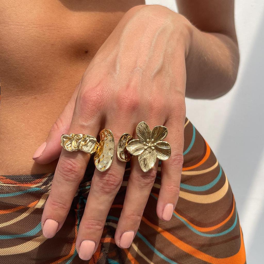 Европейское и американское кольцо с полым неровным дизайном из жемчуга, со стразами и дизайном костяшки в виде цветка