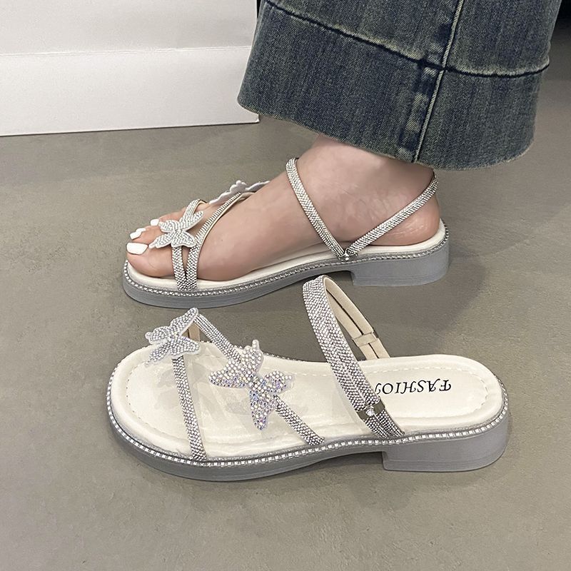 Лето 2024 года, новые красивые высококачественные пляжные сандалии на плоской подошве, темпераментные женские туфли, французские маленькие ароматные тапочки