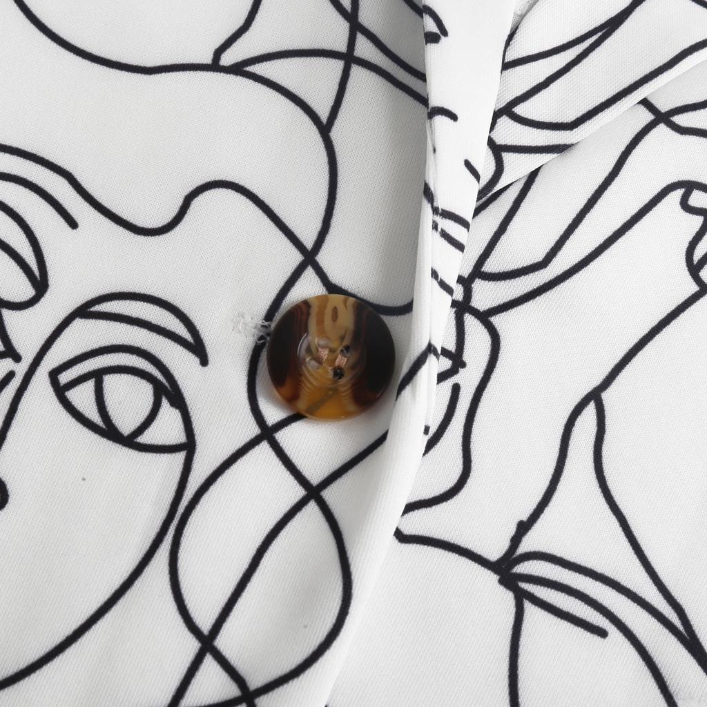 Женская модная осенне-зимняя газета не находит маленький пиджак с принтом