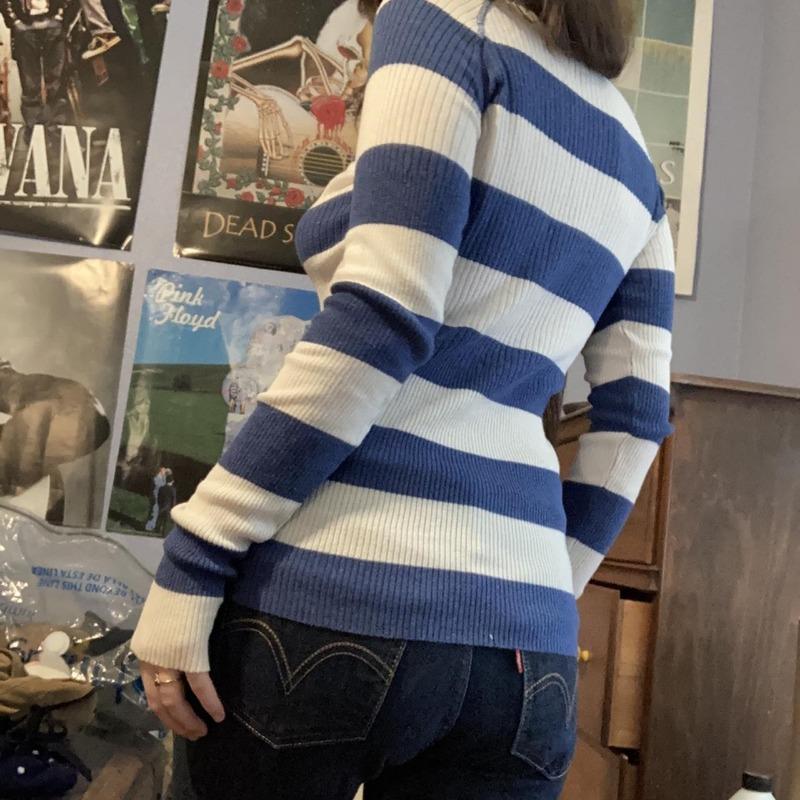 Женская осенне-зимняя новая полосатая трикотажная одежда с V-образным вырезом и длинными рукавами, сексуальная облегающая