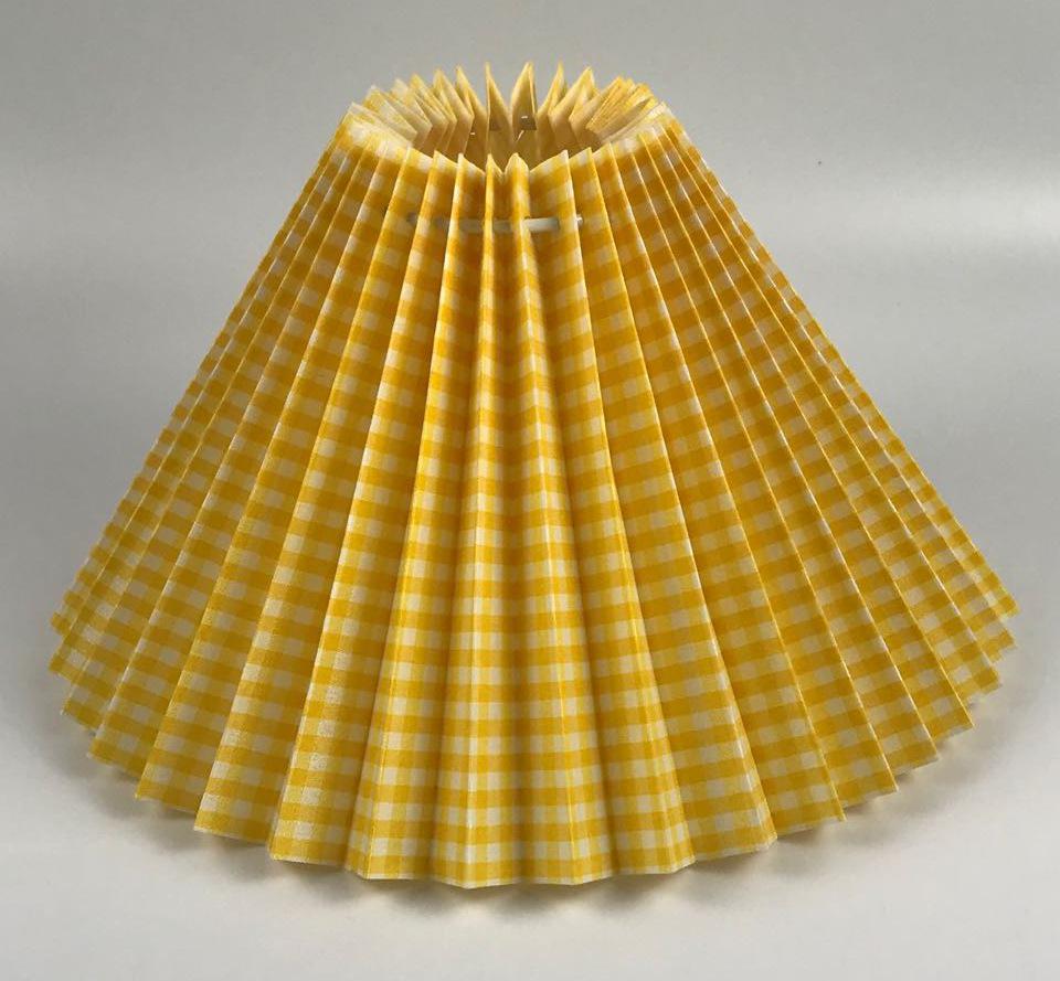 Керамическая лампа с ретро-абажуром из плиссированной ткани для стола в гостиной или спальне