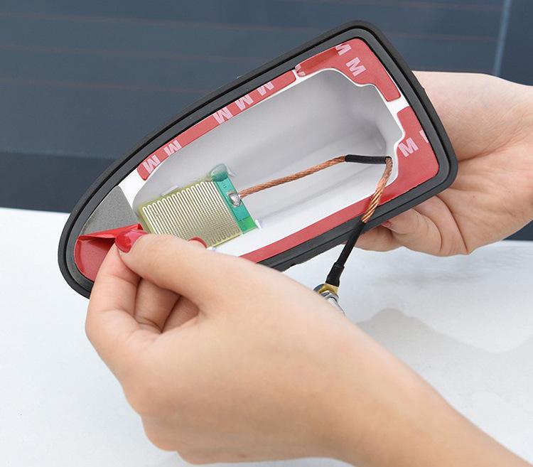 Second Gen Shark Fin Roof Antenna: FM/AM Signal, Punch-Free Installation