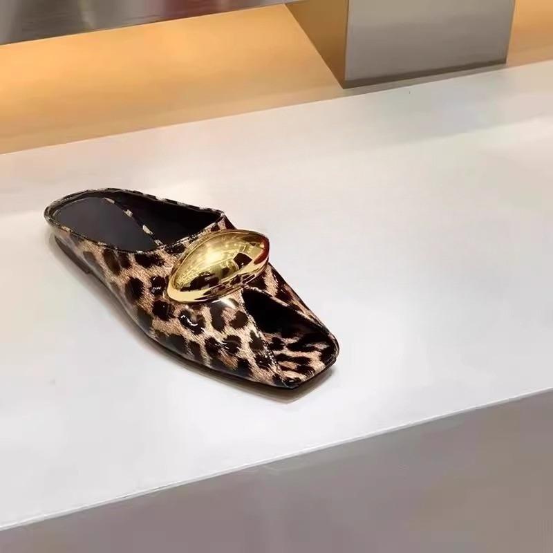 Fashion 2025 Summer Peep Toe Women's Modern Slippers Fashion Square Toe Low Heel Metal Decoration Sandals Outdoor Dress Daily Slippers