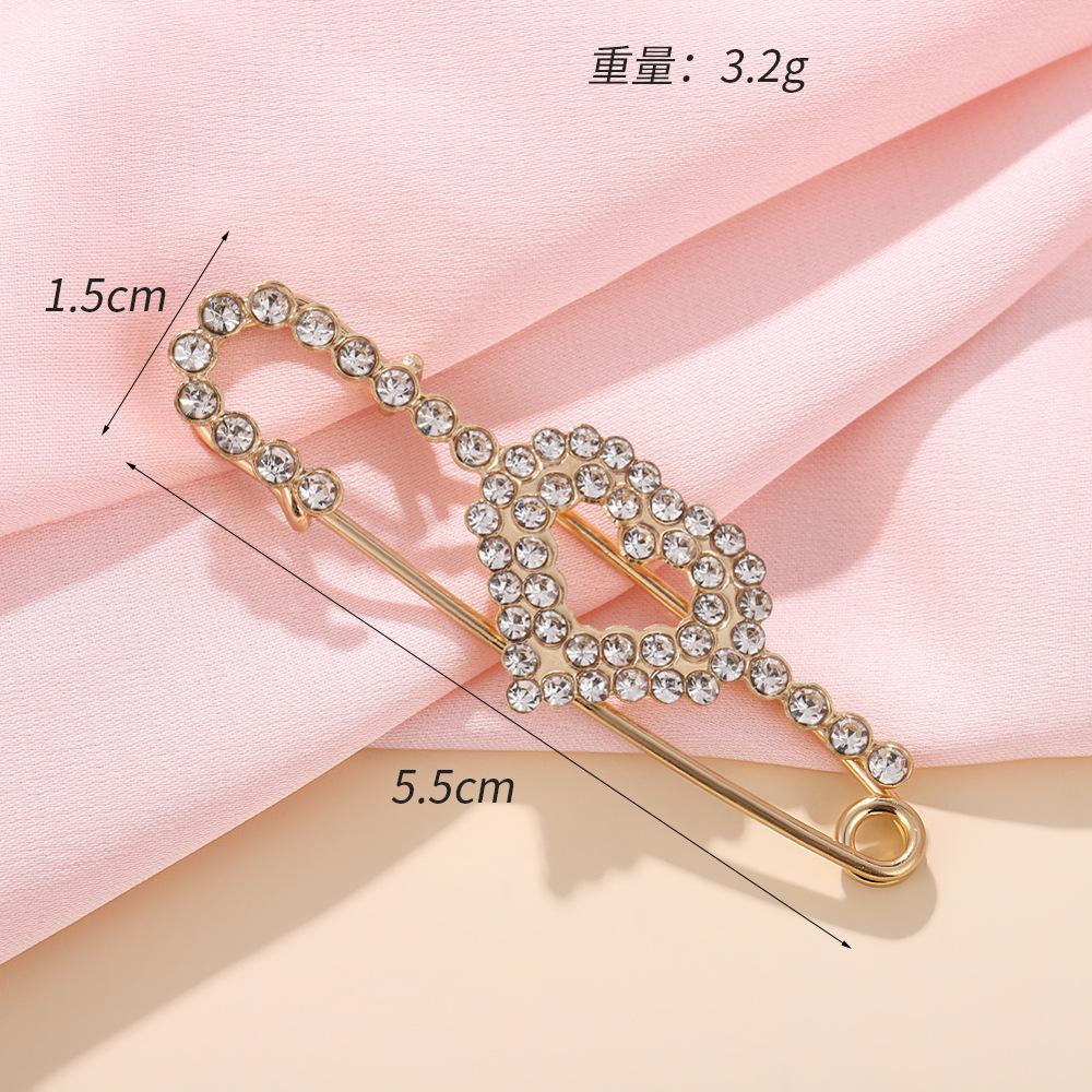 Creative Pearl Rabbit Crown Love Brooch, Niche Design Anti-Exposed Scarf Buckle, Fixed Clothes Metal Pin Accessories