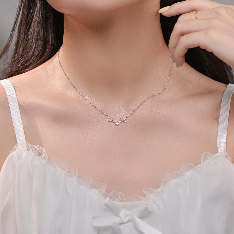 One Deer Has Your Necklace, Female Deer Horn, Love Diamond Necklace, Light Luxury, and Small Party Birthday Gift
