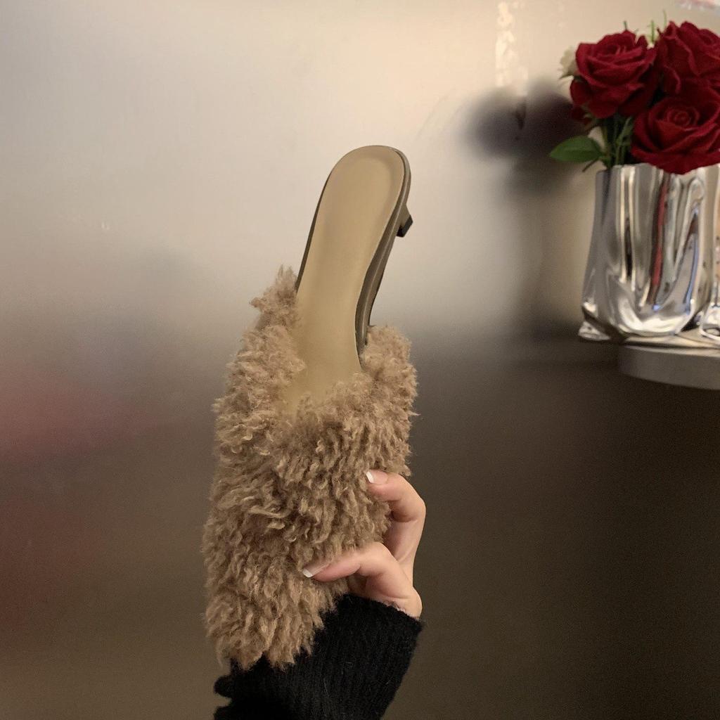 Дизайн смысл ниша темперамент заостренная голова пушистый полуперетаскивание французские высокие каблуки пушистая обувь осенне-зимняя одежда женская обувь тапочки