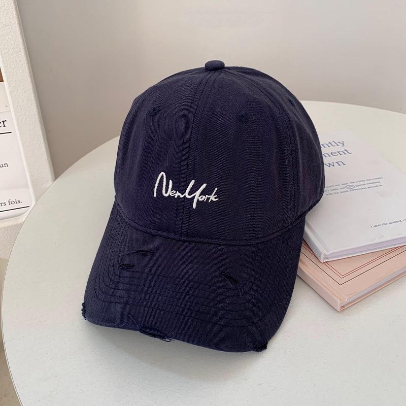 Новая корейская версия бейсболки с вышивкой букв для женщин на лето, повседневная и универсальная, для защиты от солнца и защиты от солнца, чтобы показать их лица.