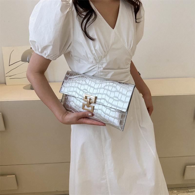 Стильный клатч-конверт из искусственной кожи для женщин в черном, белом, золотом и серебристом цветах. Идеально подходит для повседневных летних прогулок.