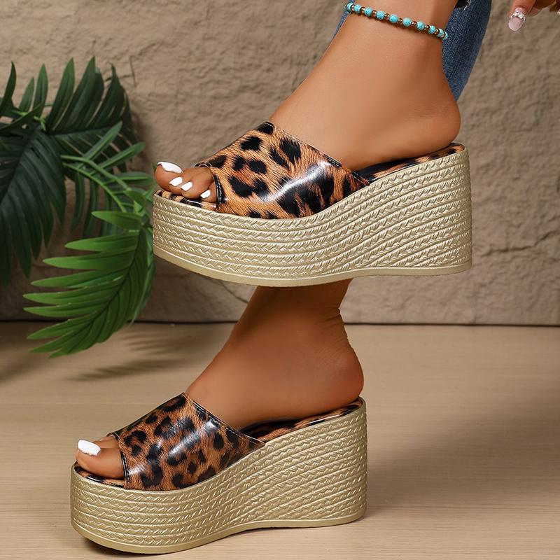 Fashion Fashion Leopard Thick Bottom Slippers Women Plus Size Open Toe Patent Leather Slides Female 2025 Patchwork Wedge Slippers Mujer