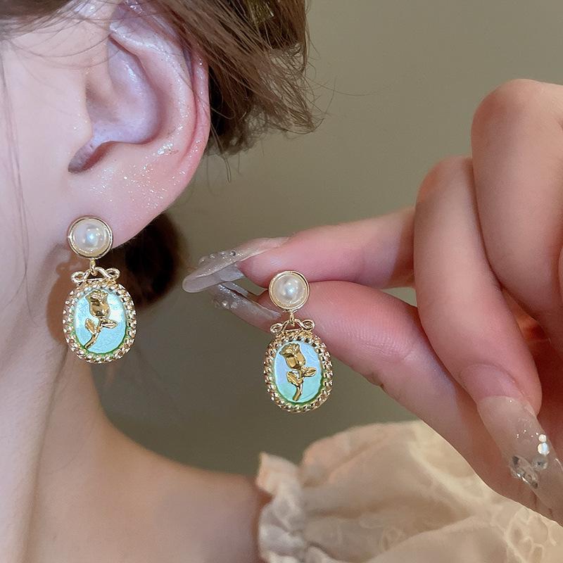 Vintage Steel Teardrop Cat Eye Earrings for Women - Retro, High-End, Versatile Fashion Ear Studs