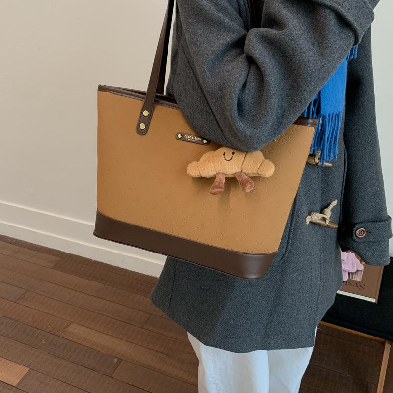 Корейская версия простой повседневной сумки большой вместимости женская 2025 осень и зима модная универсальная сумка-тоут для поездок на работу сумка через плечо